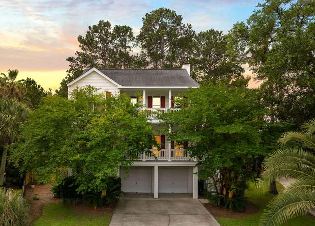 Property at 1417 S Jetties Ct, Mount Pleasant, SC 29466, 4 beds, 2.5 baths