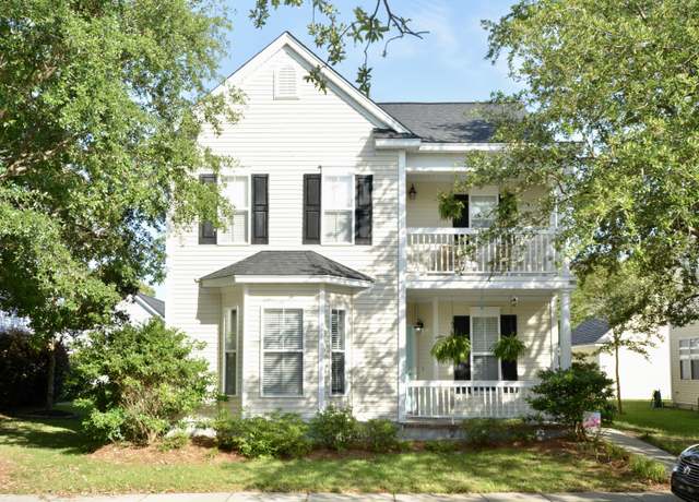 Property at 30 Regency Oaks Dr, Summerville, SC 29485, 4 beds, 3 baths