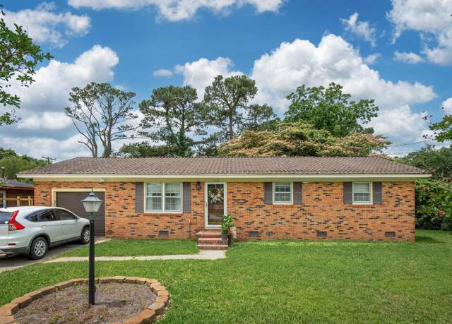Property at 1160 Landsdowne Dr, Charleston, SC 29412, 3 beds, 2 baths