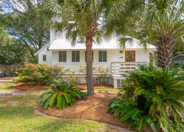 Property at 933 Mccants Dr, Mount Pleasant, SC 29464, 3 beds, 2 baths