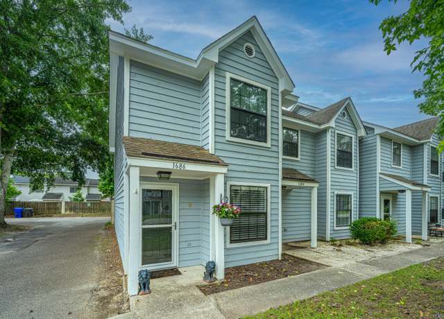 Property at 1686 Hunters Run Dr, Mount Pleasant, SC 29464, 2 beds, 1.5 baths