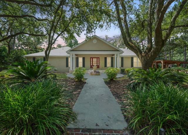 Property at 100 Fairway Dr, Summerville, SC 29483, 4 beds, 4.5 baths