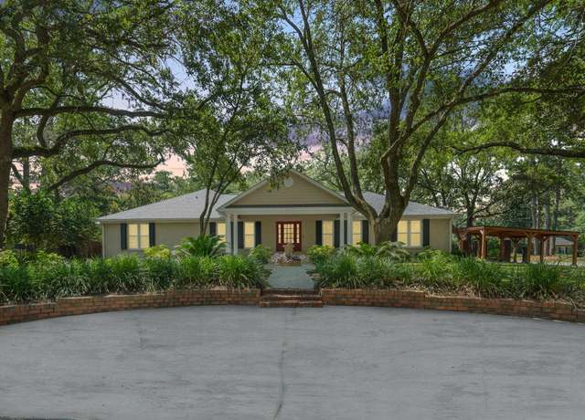 Property at 100 Fairway Dr, Summerville, SC 29483, 4 beds, 4.5 baths