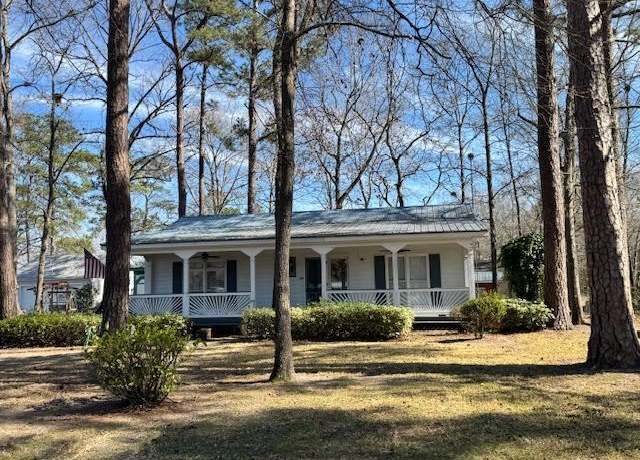 Property at 1089 Charles Dr, Manning, SC 29102, 2 beds, 2 baths