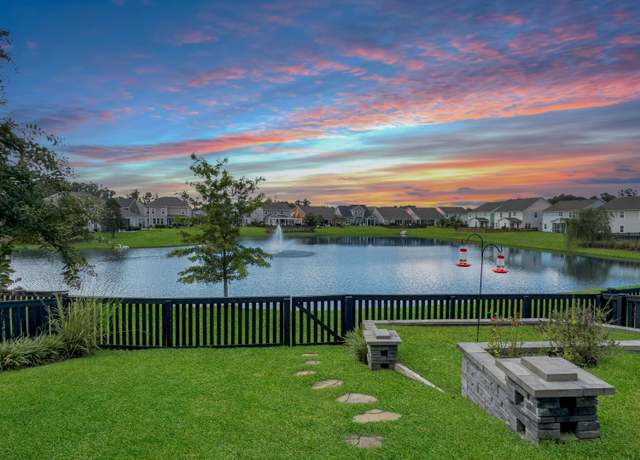 Property at 286 Lotz Dr, Summerville, SC 29483, 4 beds, 3 baths