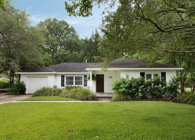 Property at 1325 Saint Clair Dr, Charleston, SC 29407, 3 beds, 1.5 baths