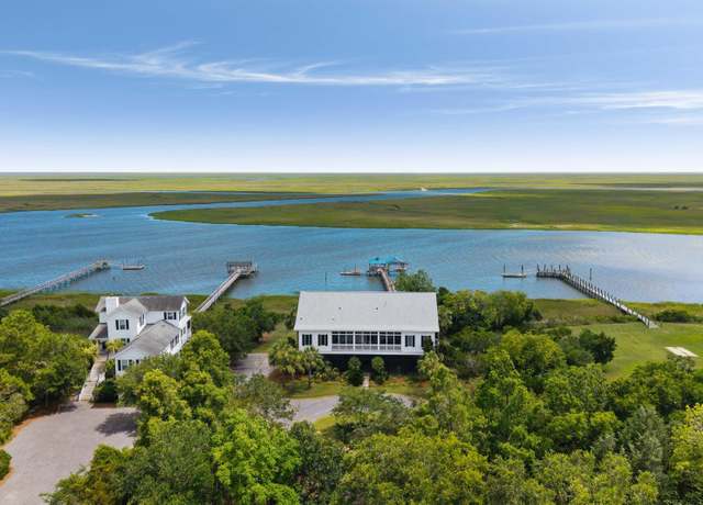 Property at 315 Lofton Ct, Mcclellanville, SC 29458, 3 beds, 2.5 baths