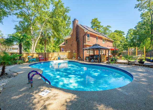 Property at 116 Mendenhall St, Summerville, SC 29483, 4 beds, 2.5 baths