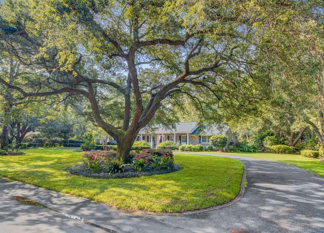 Property at 108 E Walker Dr, Summerville, SC 29483, 4 beds, 3.5 baths