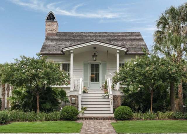 Property at 926 Pitt St, Mount Pleasant, SC 29464, 3 beds, 2.5 baths