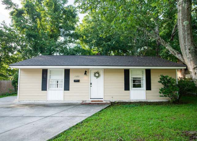 Property at 1137 Dickson Ave, Hanahan, SC 29410, 3 beds, 1 bath