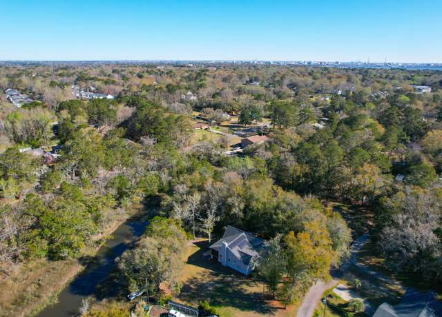 Property at 1810 Laura Creek Rd, Charleston, SC 29412, 3 beds, 3 baths