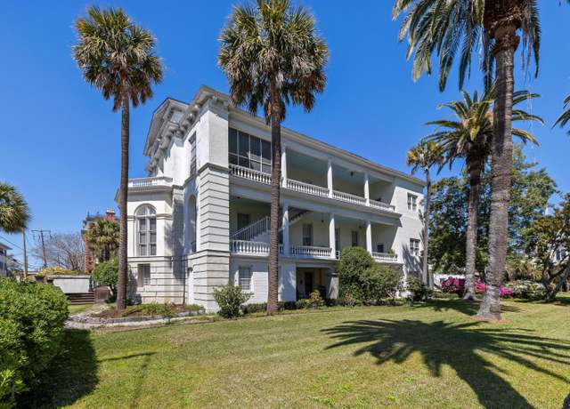Property at 34 Smith St, Charleston, SC 29401, 13 beds, 11.5 baths