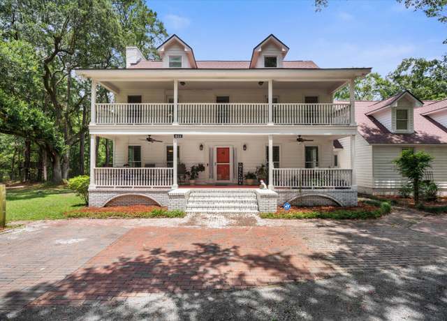 Property at 211 Knotty Pine Dr, Summerville, SC 29483, 4 beds, 2.5 baths