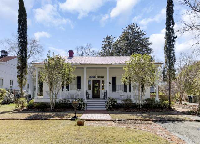 Property at 214 E Doty Ave, Summerville, SC 29483, 4 beds, 2.5 baths