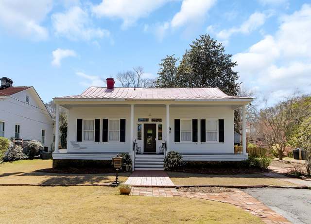 Property at 214 E Doty Ave, Summerville, SC 29483, 4 beds, 2.5 baths