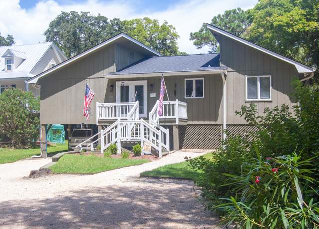 Property at 3323 Myrtle St, Edisto Island, SC 29438, 3 beds, 2 baths