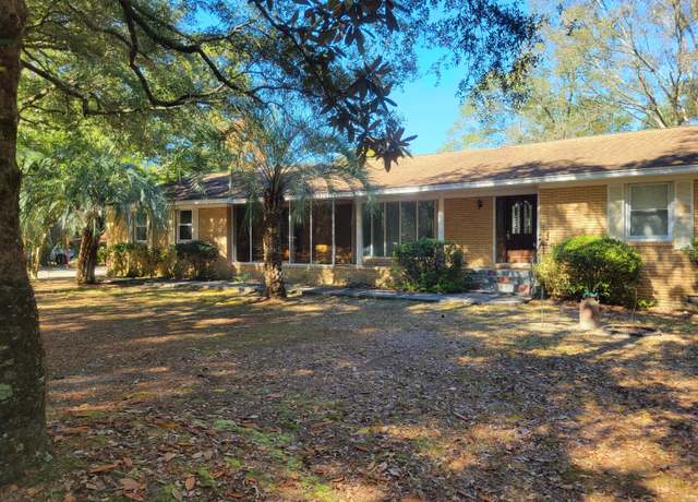 Property at 400 Murray Blvd, Summerville, SC 29483, 4 beds, 3 baths