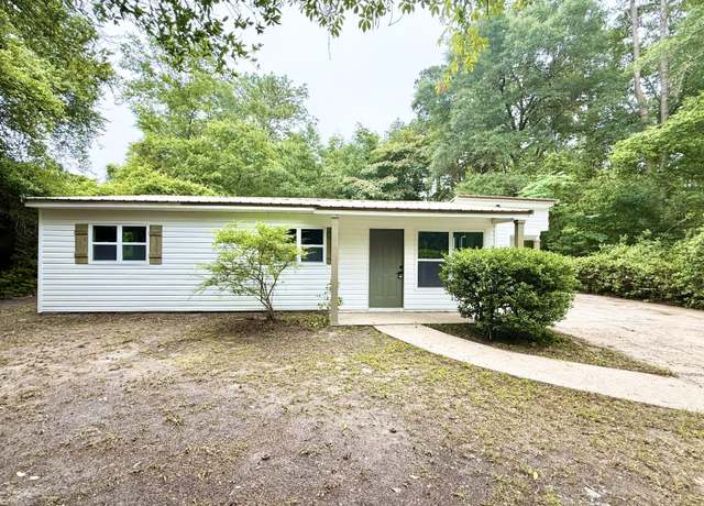 Property at 208 Orange St, Walterboro, SC 29488, 3 beds, 1 bath
