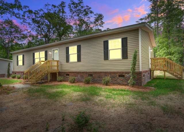 Property at 413 Peacock Ln, Summerville, SC 29486, 3 beds, 2 baths