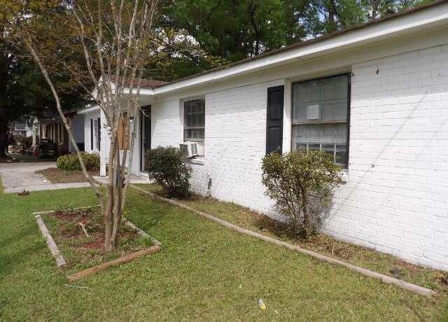 Property at 409 Robin Dr, Goose Creek, SC 29445, 3 beds, 2 baths