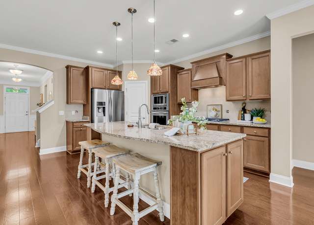 Property at 400 Eastern Isle Ave, Summerville, SC 29486, 2 beds, 2 baths