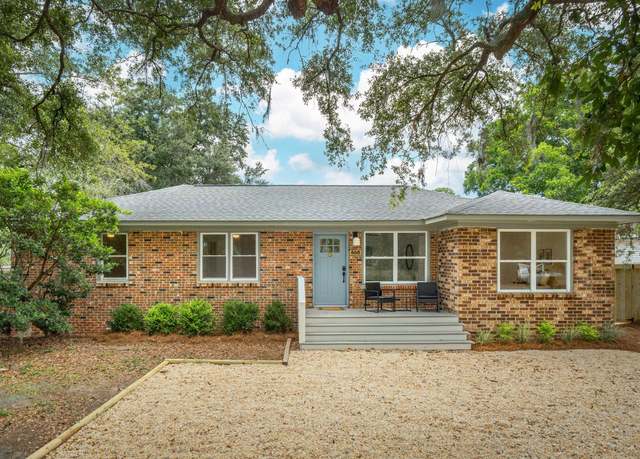 Property at 868 Dills Bluff Rd, Charleston, SC 29412, 4 beds, 2 baths