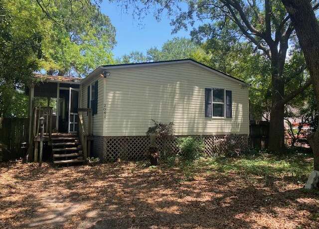 Property at 2041 Covey Ln, Charleston, SC 29412, 3 beds, 2 baths