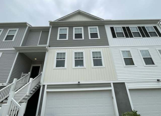 Property at 313 Lanyard St, Johns Island, SC 29455, 3 beds, 2.5 baths