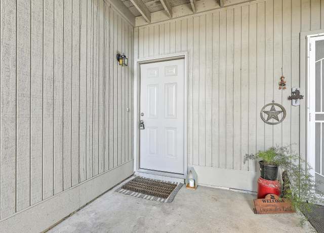 Property at 202 Greenmeadow Dr, Goose Creek, SC 29445, 2 beds, 2 baths