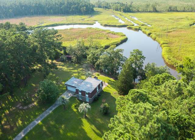 Property at 205 Fiddlers Loop, Georgetown, SC 29440, 5 beds, 2.5 baths