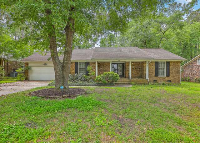 Property at 204 Pointer Dr, Summerville, SC 29485, 4 beds, 2 baths