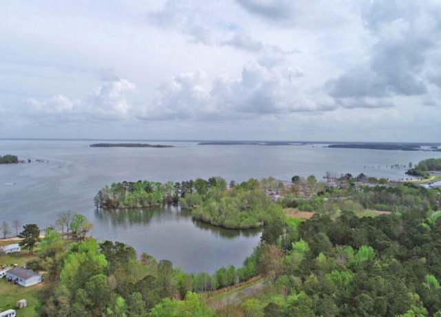 Property at 120 Rutledge Dr, Eutawville, SC 29048, 4 beds, 2.5 baths