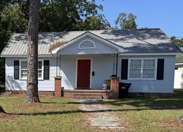 Property at 1045 W Elm St, Hampton, SC 29924, 2 beds, 1 bath