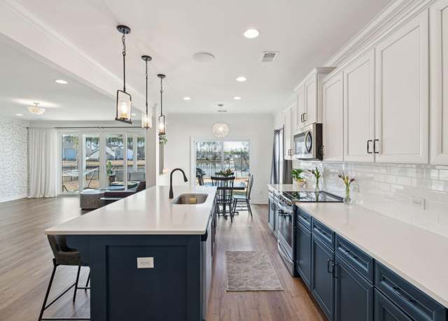 Property at 247 Godwit Dr, Summerville, SC 29486, 5 beds, 3 baths