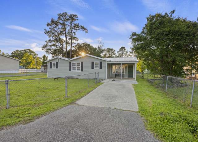 Property at 109 Plum Ln, Andrews, SC 29510, 3 beds, 1 bath