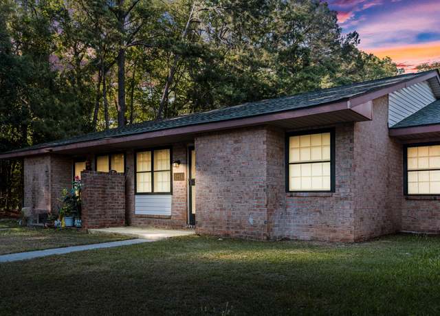 Property at 7914 Dutch Ct, North Charleston, SC 29420, 3 beds, 1.5 baths