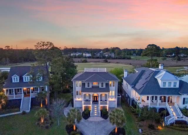 Property at 2640 Crooked Stick Ln, Mount Pleasant, SC 29466, 5 beds, 3.5 baths