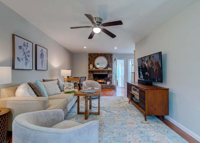 Property at 960 Mooring Dr, Charleston, SC 29412, 4 beds, 2.5 baths