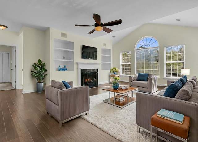Property at 1631 Camfield Ln, Mount Pleasant, SC 29466, 3 beds, 2 baths