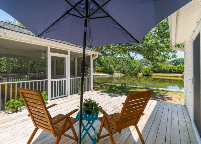 Property at 1027 Wayfarer Ln, Charleston, SC 29412, 3 beds, 2 baths