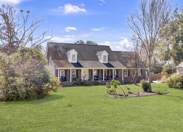 Property at 522 W Butternut Rd, Summerville, SC 29483, 4 beds, 2.5 baths