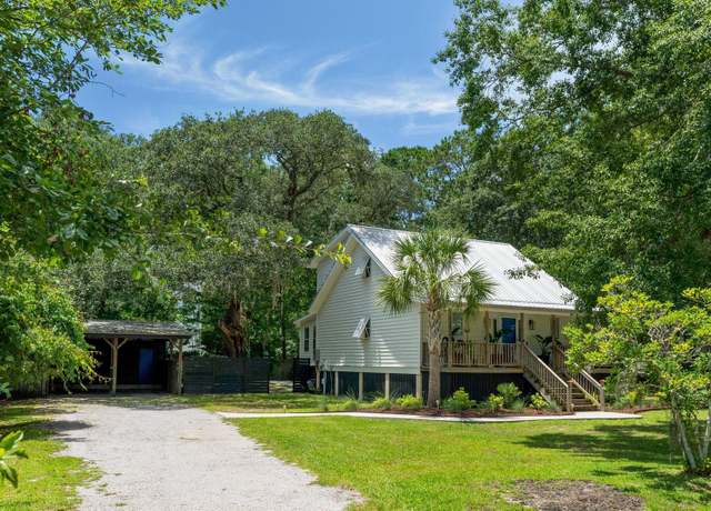 Property at 1515 N Lakeshore Dr, Mount Pleasant, SC 29466, 3 beds, 2.5 baths
