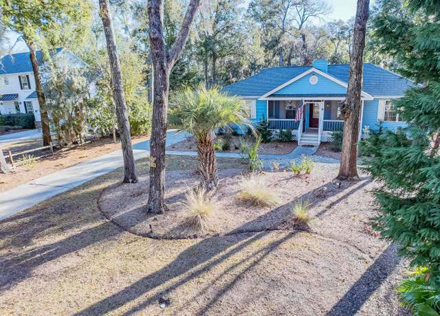 Property at 676 Sterling Dr, Charleston, SC 29412, 4 beds, 2.5 baths