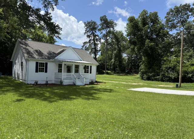 Property at 112 Lexington Ave, Saint Matthews, SC 29135, 3 beds, 2 baths