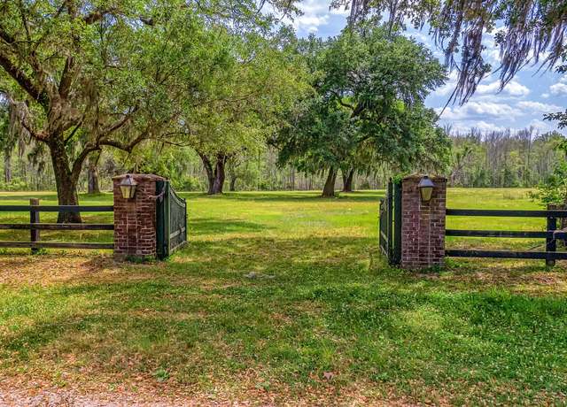 Property at 207 Oyster Catcher Rd, Ravenel, SC 29470