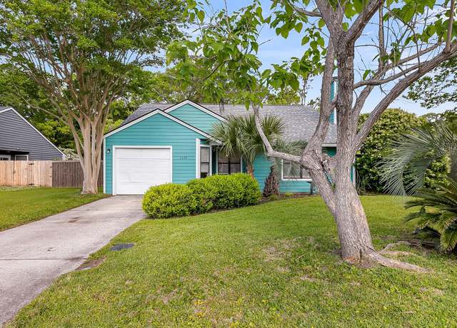 Property at 1135 Shoreham Rd, Charleston, SC 29412, 3 beds, 2 baths