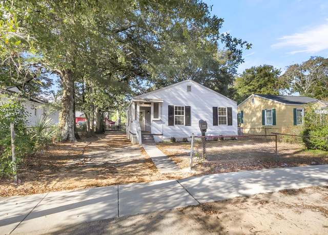 Property at 2720 W Surrey Dr, North Charleston, SC 29405, 3 beds, 1 bath