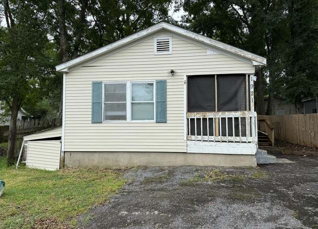 Property at 1921 Quitman St, North Charleston, SC 29405, 3 beds, 1 bath