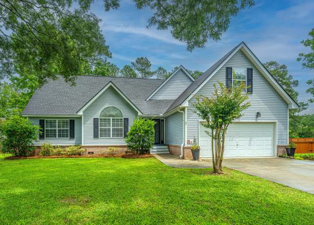 Property at 1005 Trotters Blvd, Summerville, SC 29483, 4 beds, 2 baths